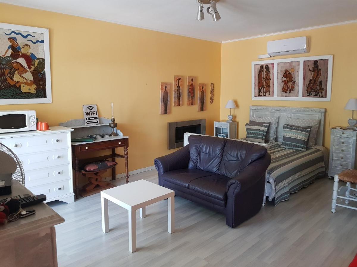 La Croisee Des Chemins Bed & Breakfast Calvisson Exterior photo